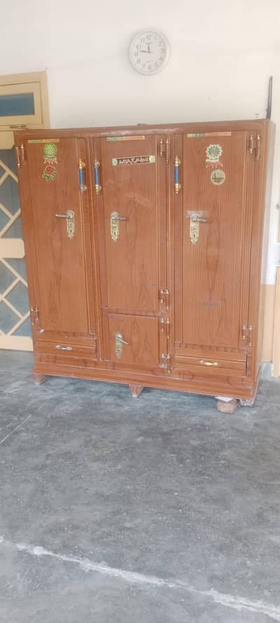 almari 3 doors draz and locker