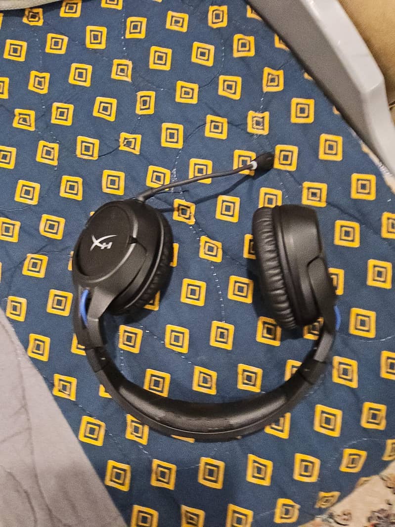 HyperX Cloud Flight Wireless Headset (PS/PC) – Good Condition 3