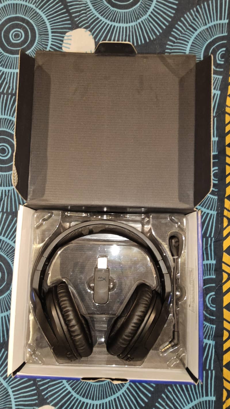HyperX Cloud Flight Wireless Headset (PS/PC) – Good Condition 5