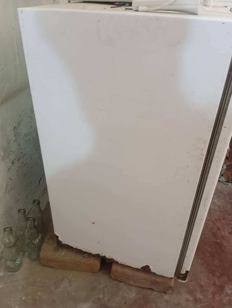 Dawlance Mini refrigerator 1