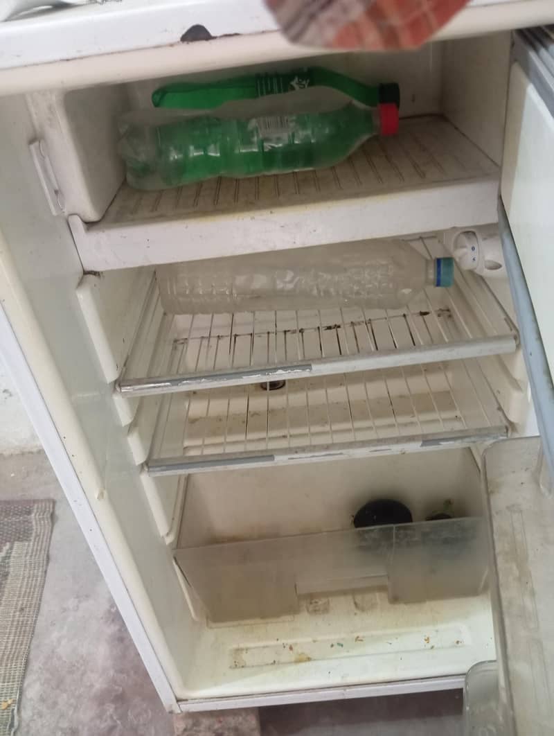 Dawlance Mini refrigerator 4