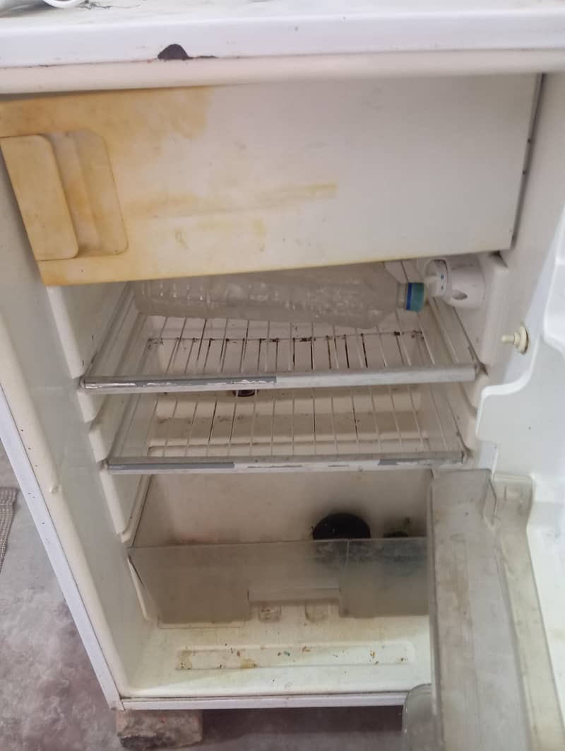 Dawlance Mini refrigerator 5