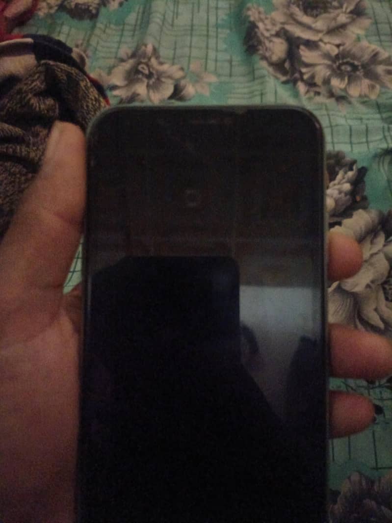 Apple iPhone 11 4