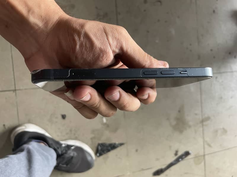 Apple iPhone 13 1