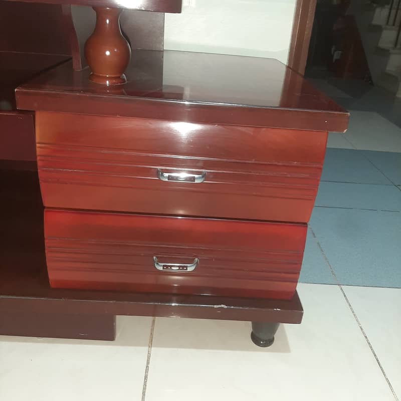 TV CONSOLE 1