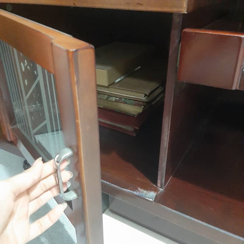 TV CONSOLE 4