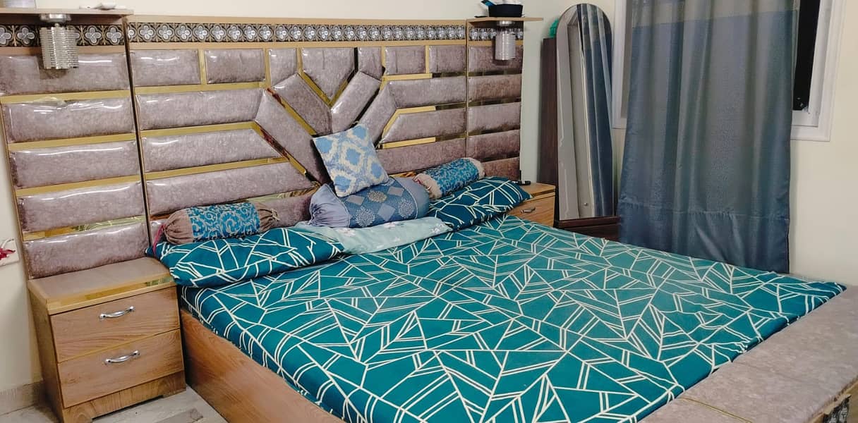 King Size Bed & dressing Table & Devider 3