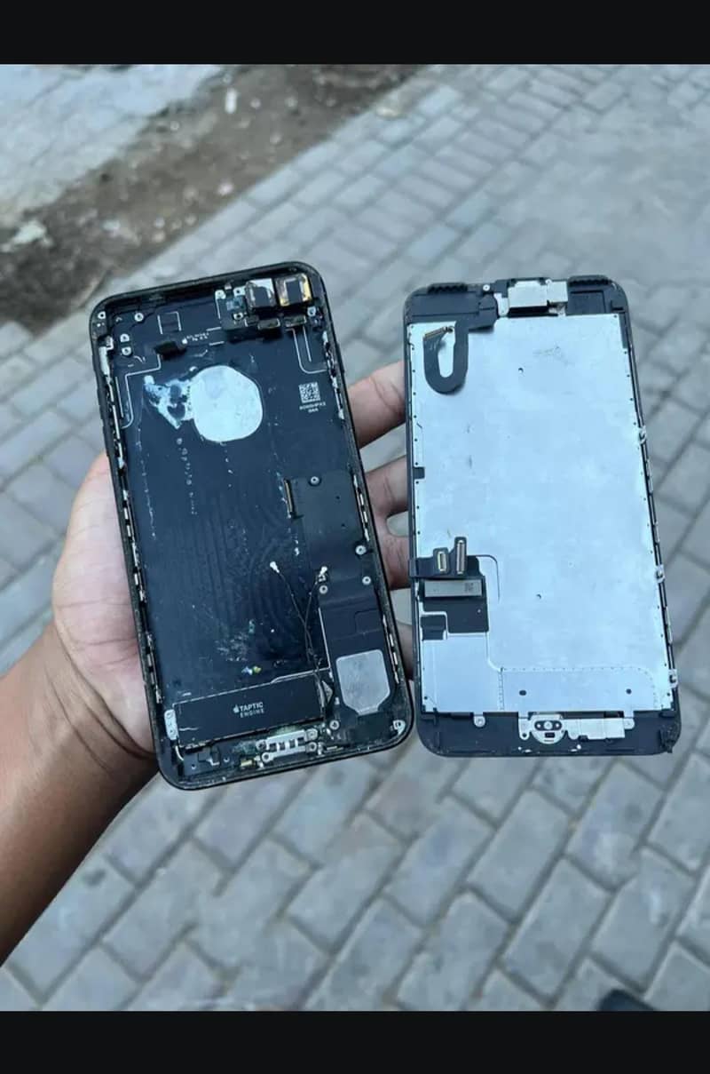 Apple iPhone 7 Plus 0