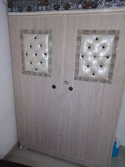 two door almaeah