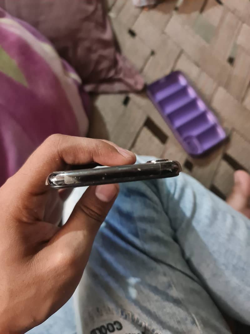 Apple iPhone X 5