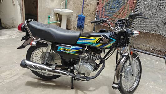 Honda CG 125 2026 | Black | Only 1,550 KM | Genuine Condition