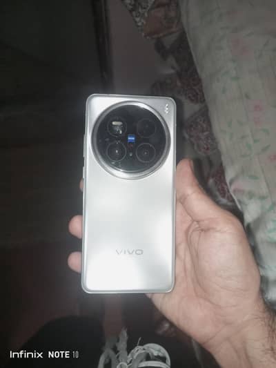 Vivo x200 Pro 16+16/512 2 month warrnty , esim PTA APPROVED mint piece