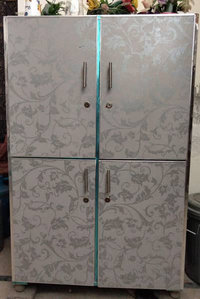 Beautiful Kids Wardrobe in Excellent Condition – For Sale