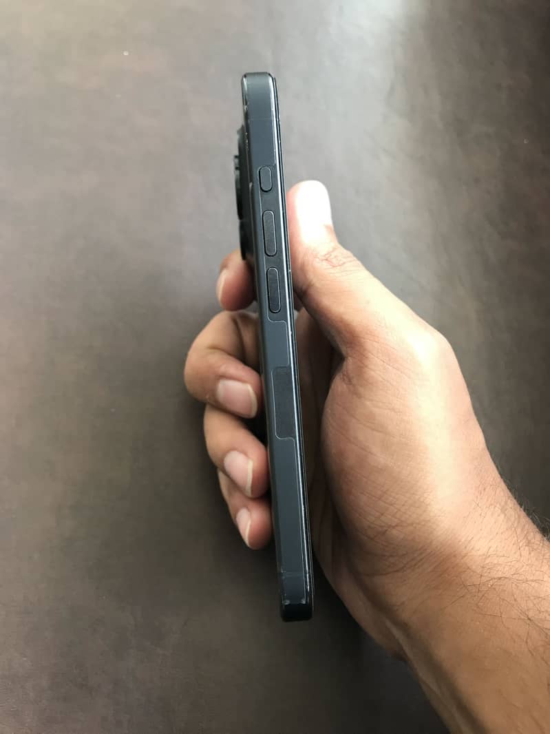 Apple iPhone 15 Pro 0