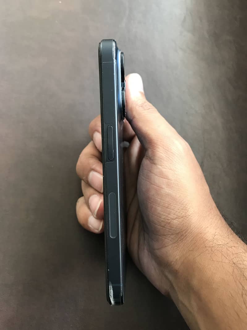 Apple iPhone 15 Pro 4