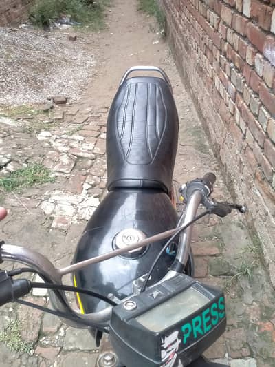 گاڑی کی پوزیشن ٹھیک ہے کاغذات کمپلیٹ ہیں