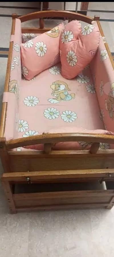 Comfortable baby cot looks like new
