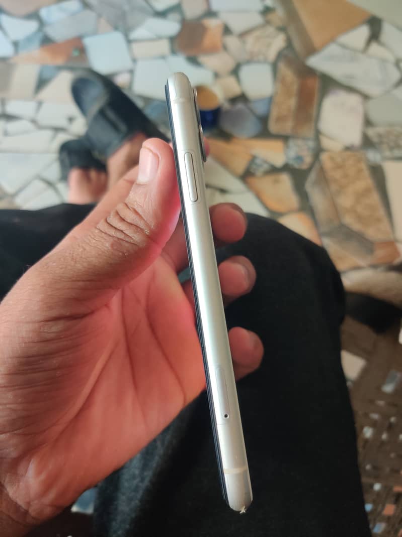 Apple iPhone 11 0