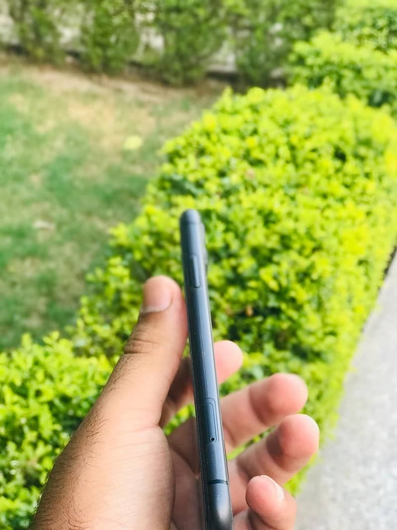 Apple iPhone 11 0