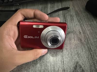 Casio Exilim EX-Z60 DigiCam  | Charger + Battery + 4GB SD Card + Case