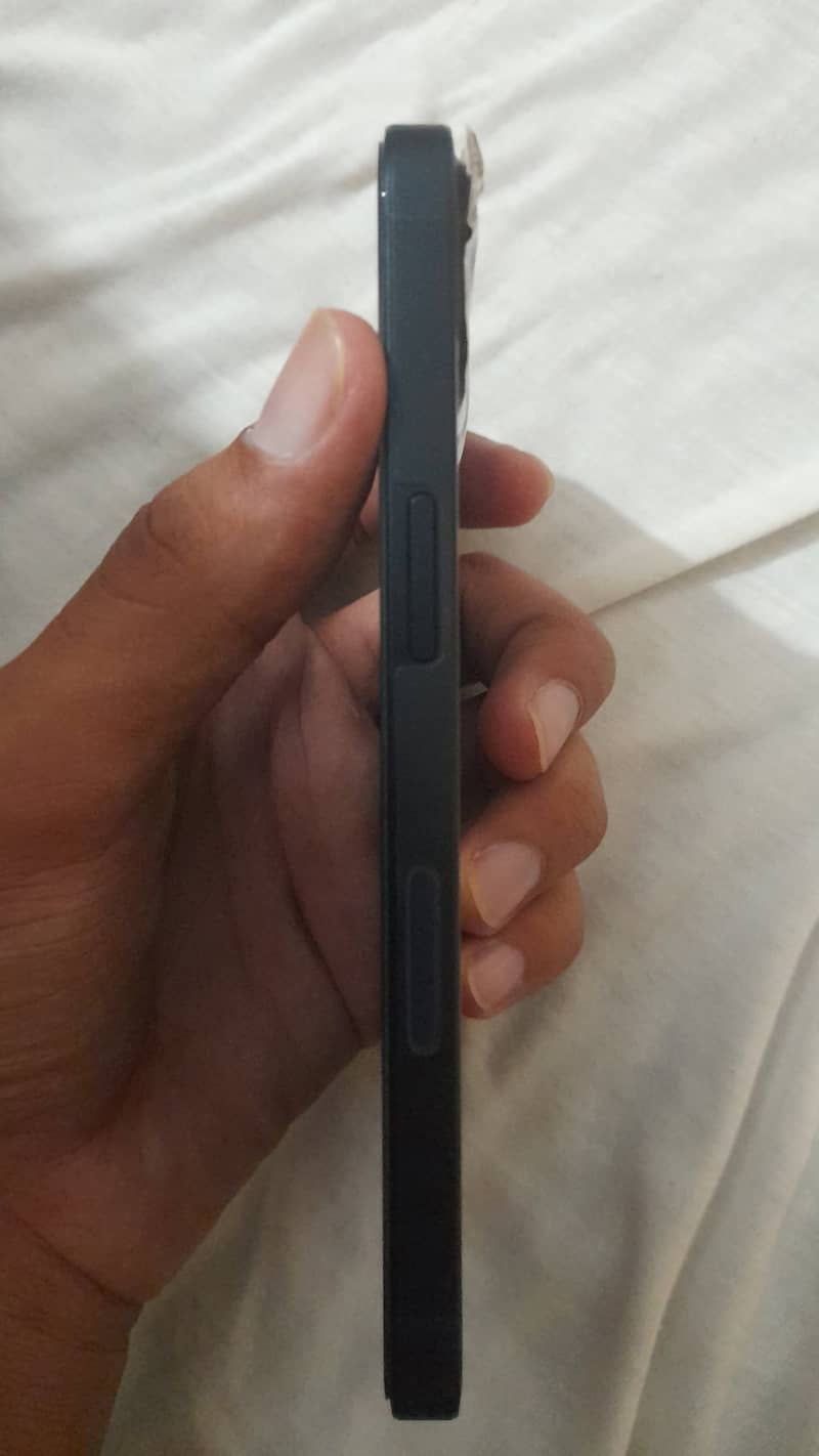 Apple iPhone 13 2