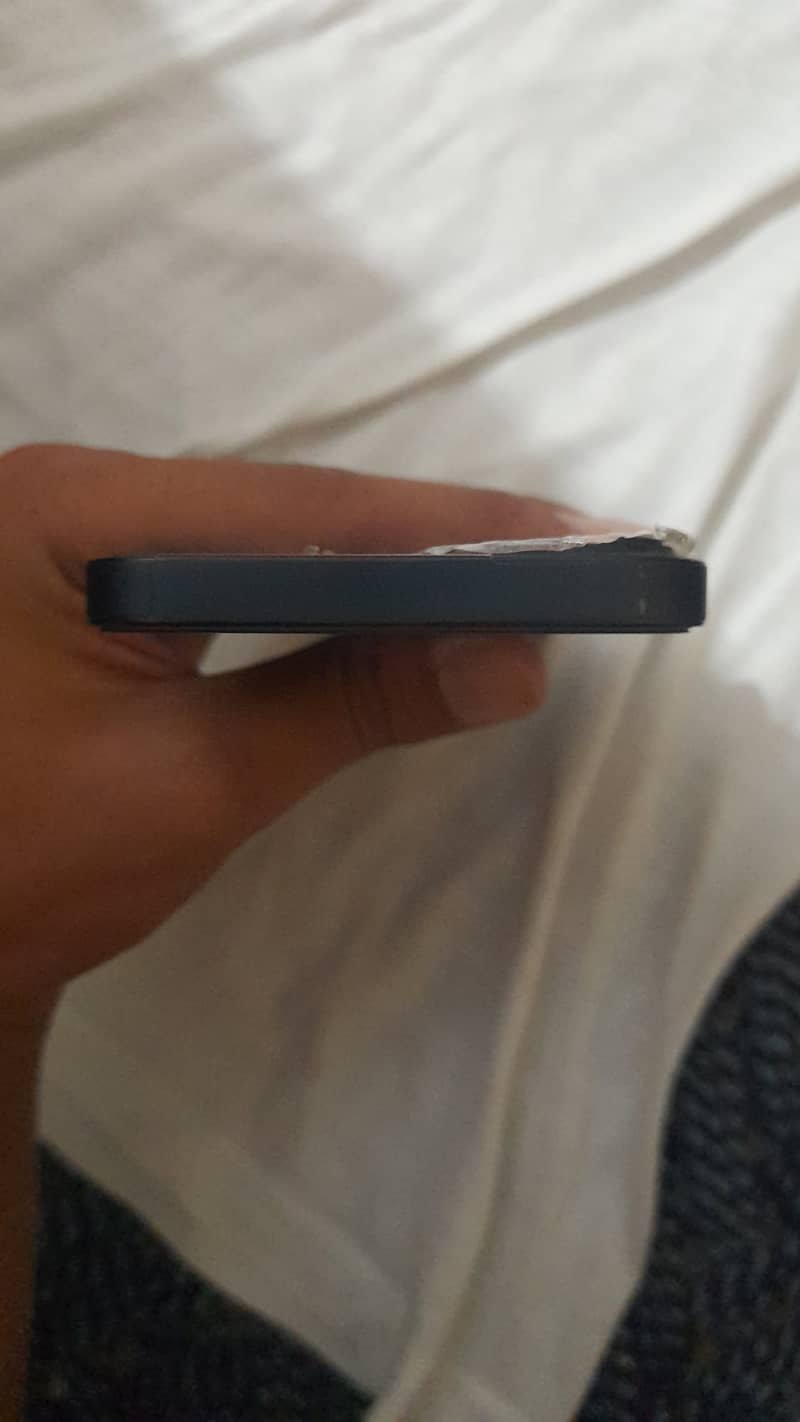 Apple iPhone 13 4