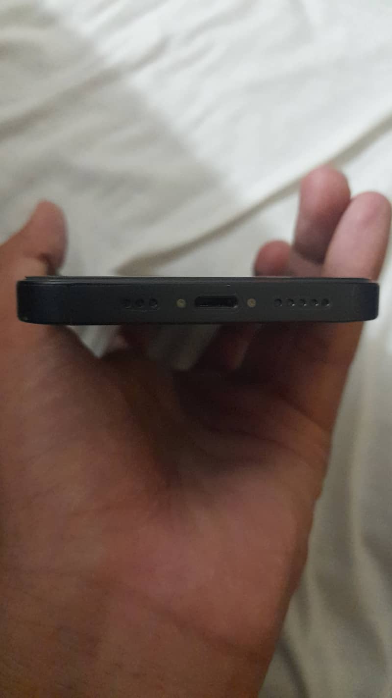 Apple iPhone 13 5