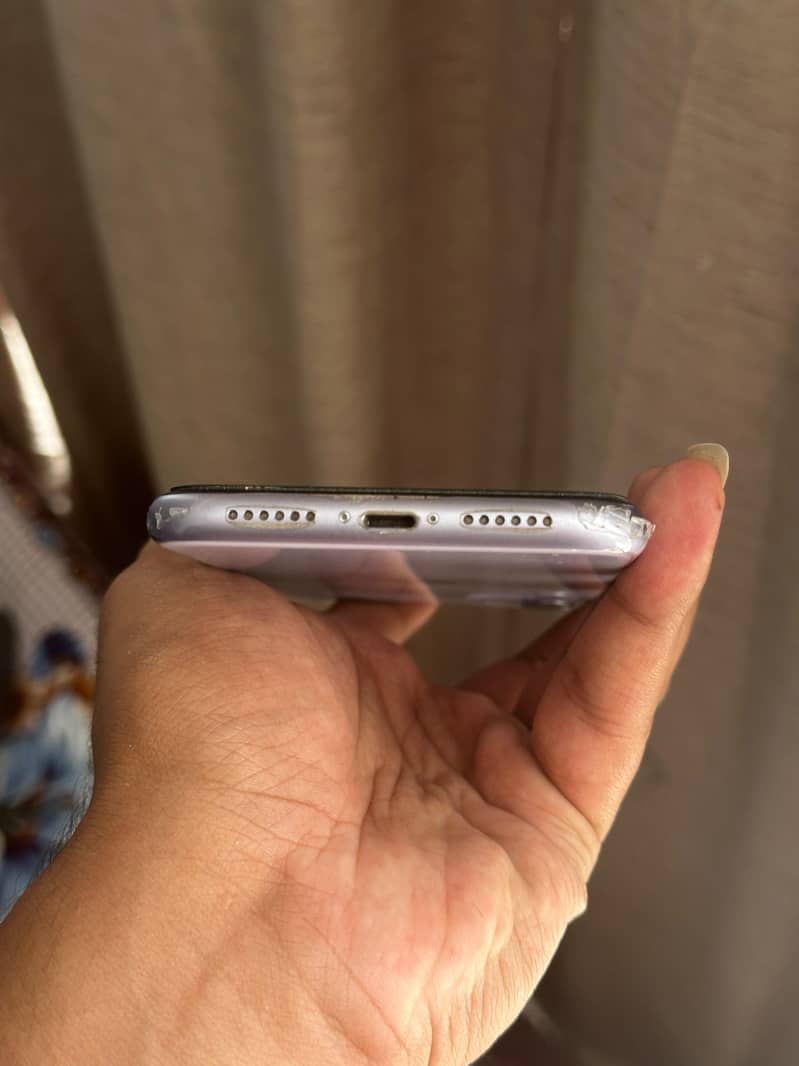 iphone 11 mint condition 2