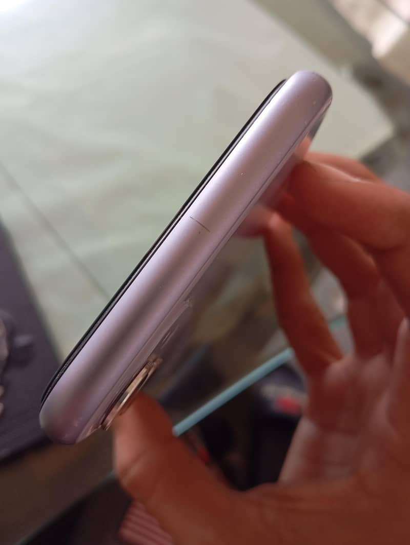 Apple iPhone 11 3