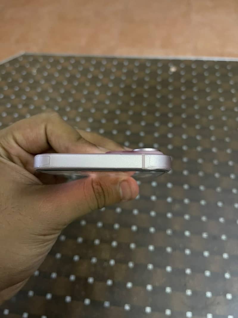 Apple iPhone 15 3
