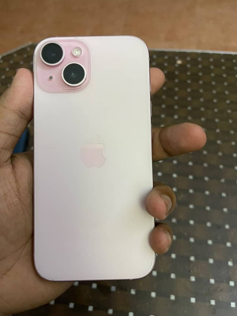 Apple iPhone 15 4