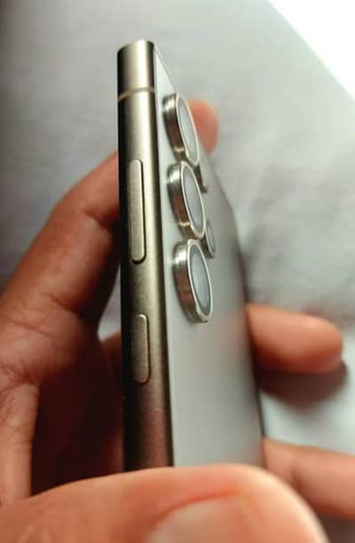 Samsung Mobile S22 shade dot