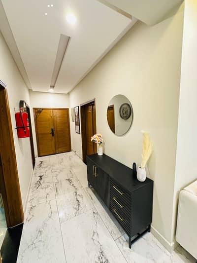 10 MARLA 3 BEDROOM APARTMENT AVAILABLE FOR SALE