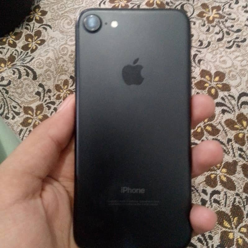 Apple iPhone 7 0