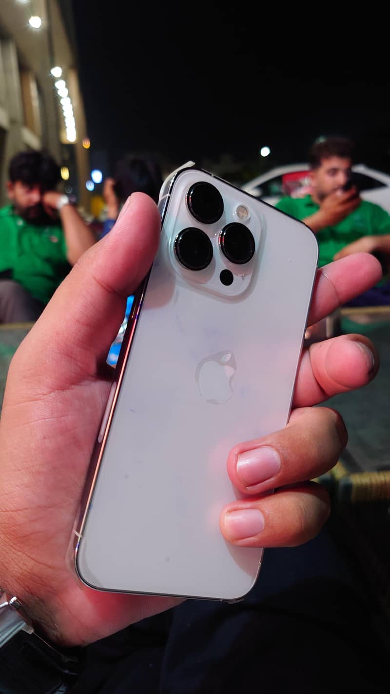 Apple iPhone 13 Pro 1