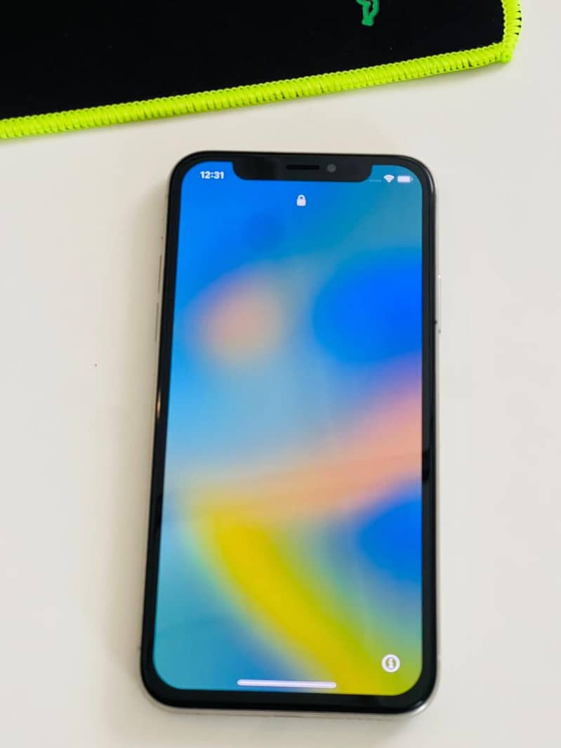 Apple iPhone X 4