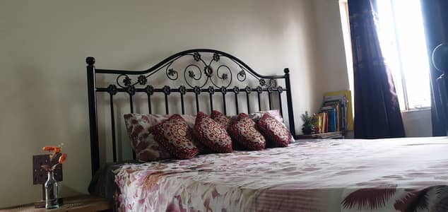 big size beautiful bed for sale
