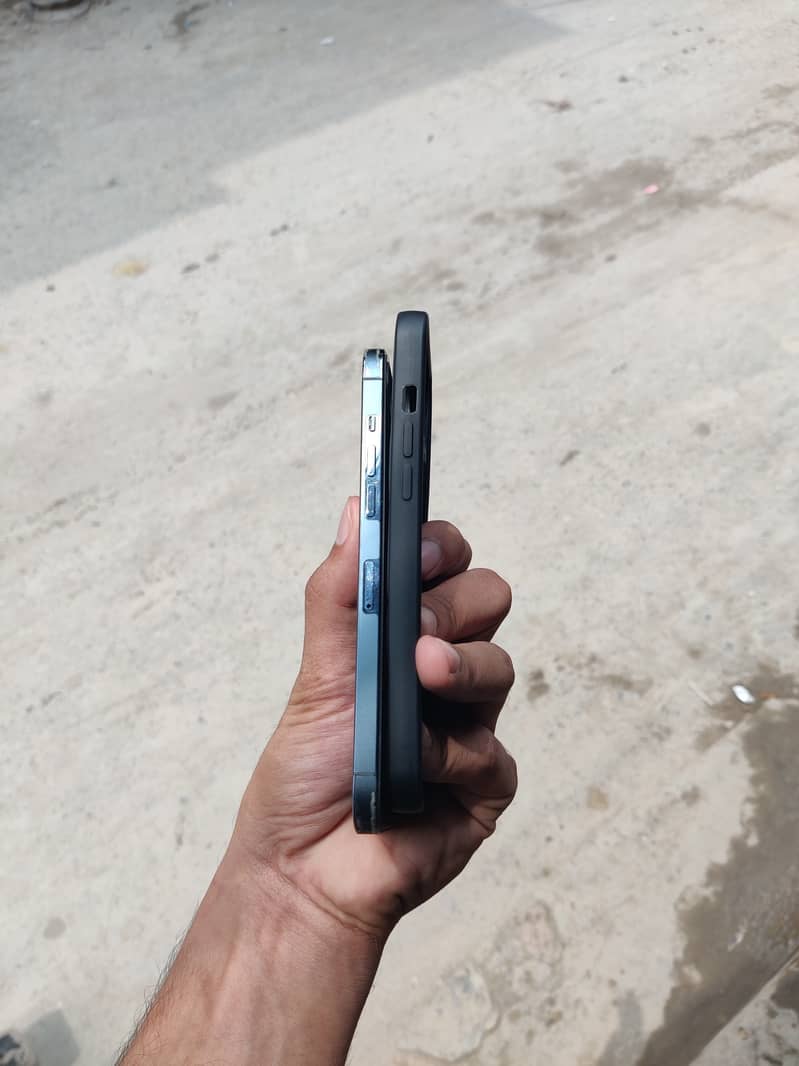 iphone 12 pro max 2