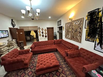 L shape 7 seater.  2 seater. On sitty table
