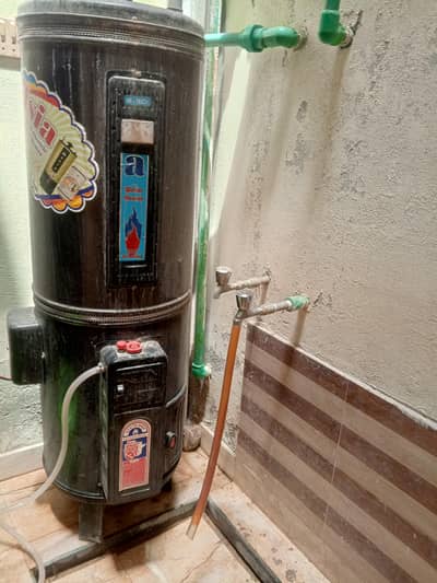Title: Electric Geyser for Sale Price: 40,000 روپے (یا جو قیمت