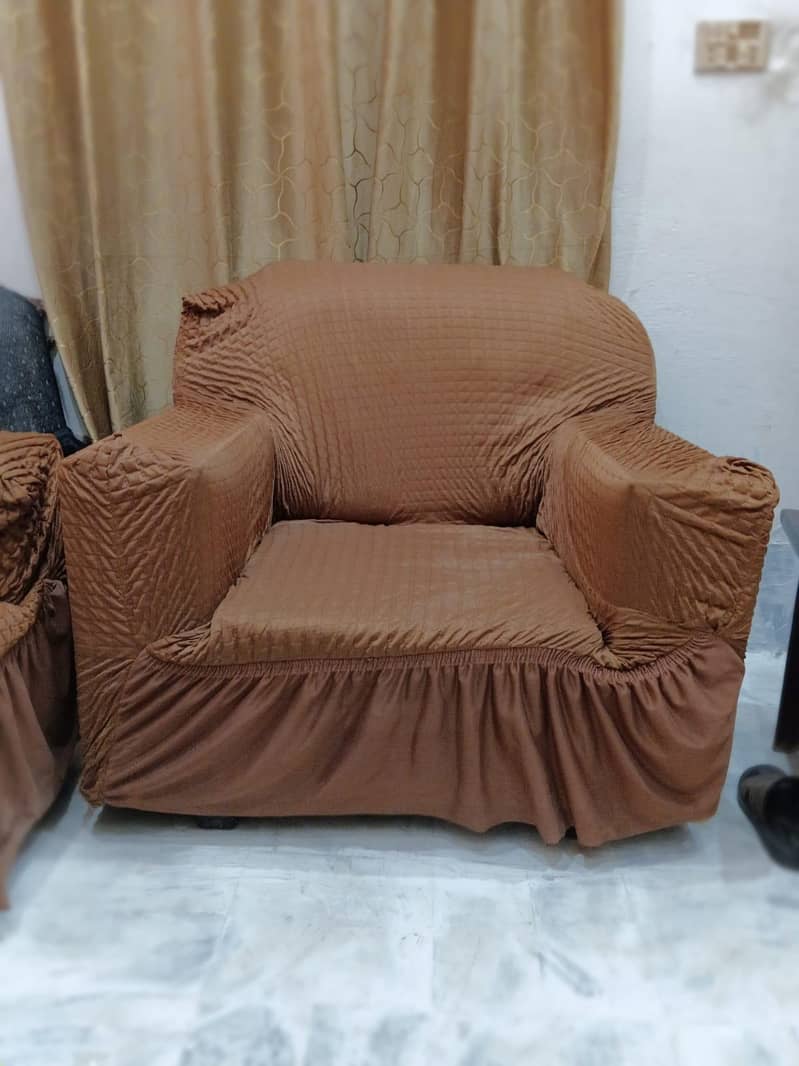 بہترین حالت میں صوفہ سیٹ برائے فروخت 9