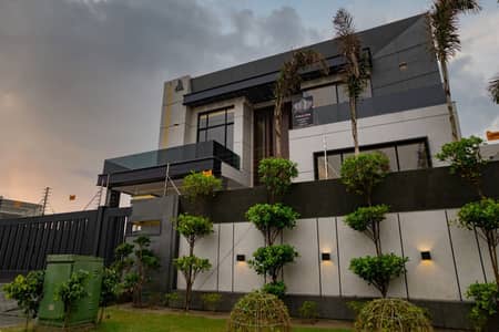 10 Marla Modern House With Luxury Living Solid Construction For Sale