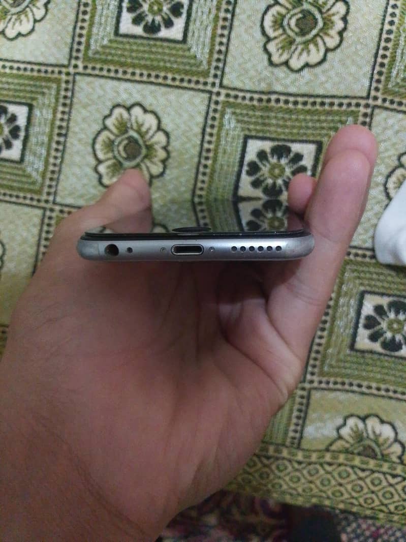 Apple iPhone 6S 4