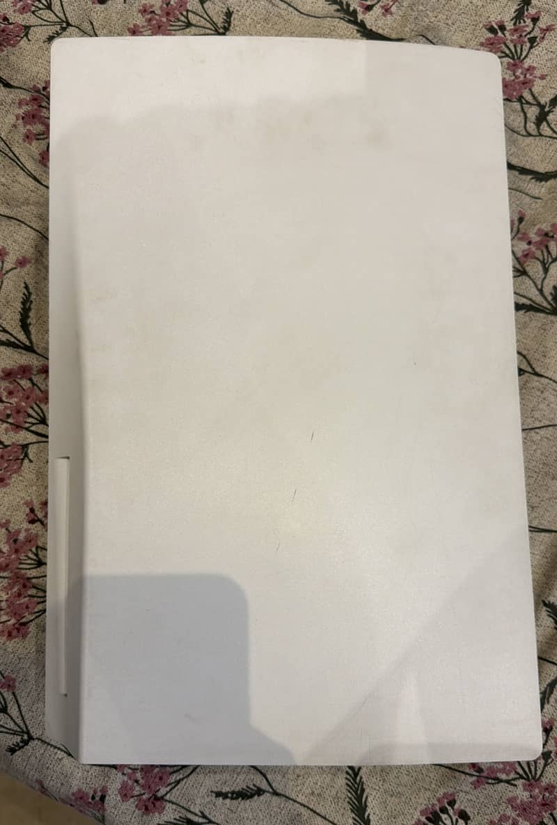 Playstation 5 with one controller 3
