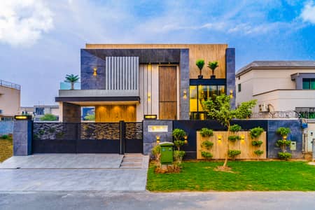 10 Marla Top Quality Build Luxurious Beautiful Modern Design Villa For Sale In DHA Lahore Phase 4 Prime Location