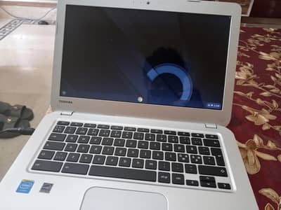 Toshiba chrome book 2GB/ SE CARD