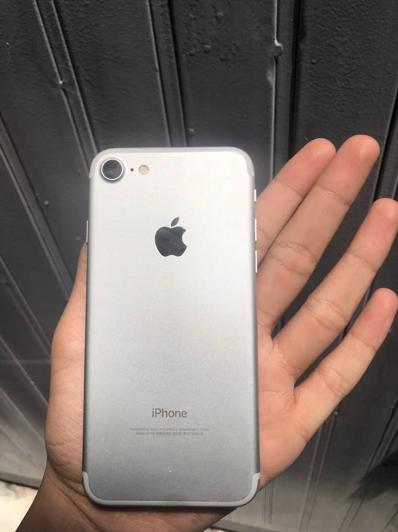 Apple iPhone 7 0