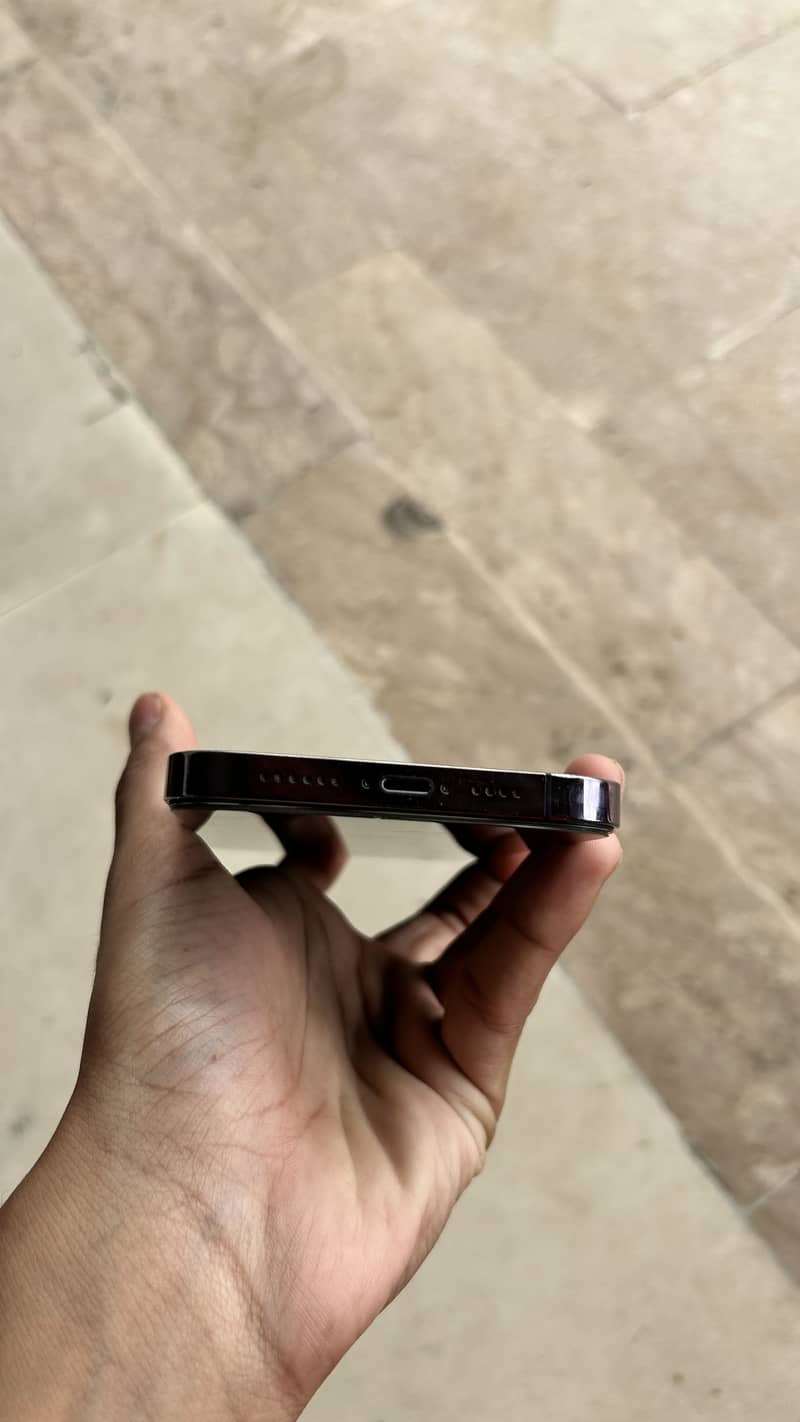Apple iPhone 14 Pro Max 4