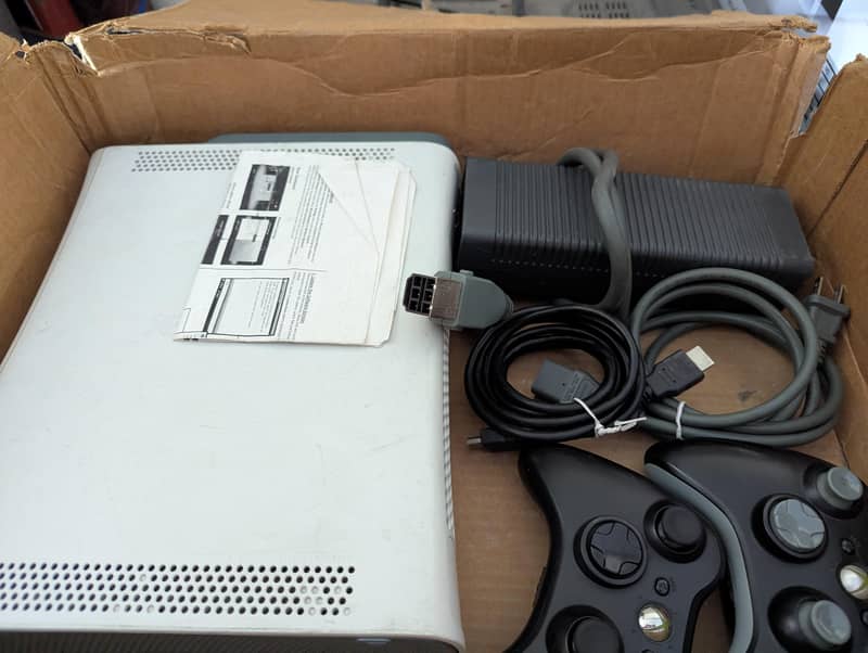 Xbox 360 with two controller 2