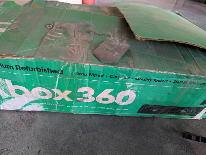 Xbox 360 with two controller 3